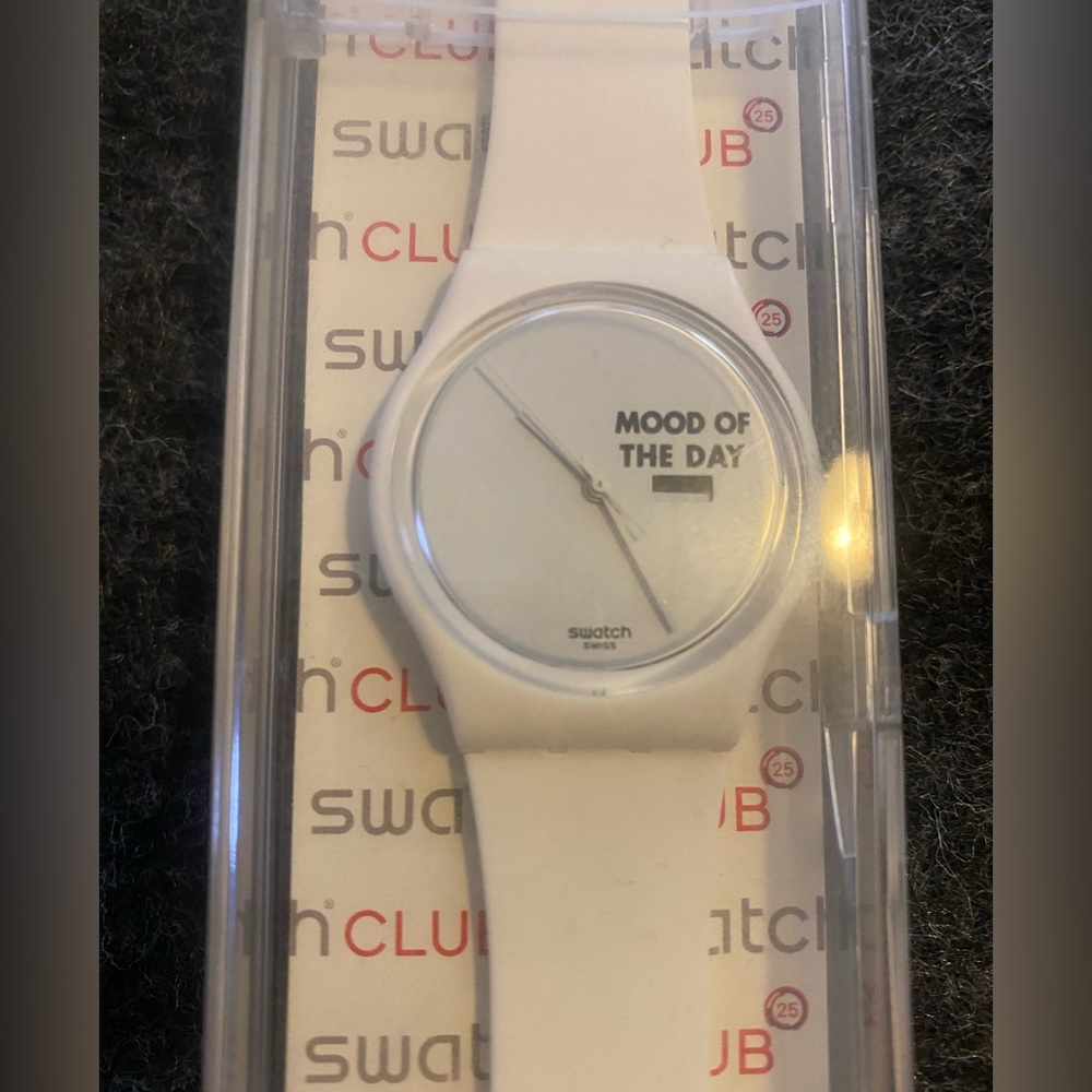 New Swatch Watch in White (Mood of the Day) unisex.